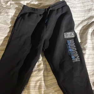 Hoodrich byxor svart  - Anvönt dom max tre gånger pgrund av att jag it haft tröjan säljer nu jte bra skick👍🏻