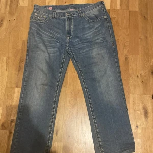 True religion ricky super t - Rare true religion ricky super t Storlek 40 i midjan Kan ta prisförslag