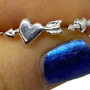 L8hasselblad örhängen  - Säljer mina L8hasselblad örhängen i den stora av dessa två modeller❤️har två stycken, ny pris är runt 350-400❤️