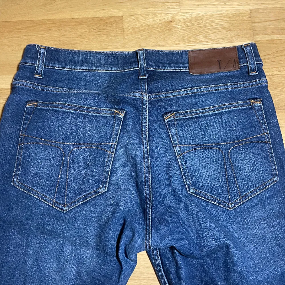 Säljer nu dessa Tiger of Sweden jeans i storlek 30/30, style på dessa jeans är Evolve och det passar slim fit. Det är bra skick på jeansen. Nypris är ca 1500kr, mitt pris 299kr! Hör av er vid lilla minsta fundering👍. Jeans & Byxor.
