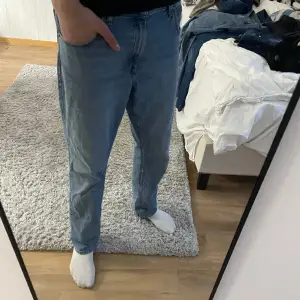 Ett par blåa Wrangler jeans | skick-9/10 nästan aldrig använda | storlek- 32/32 straight.