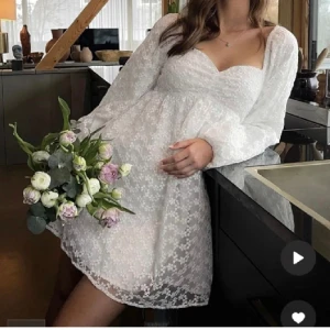 NAKD-klänning - Jättefin klänning. Slutsåld på hemsidan. Säljer då den inte passade mig. Passar 32/34❤️