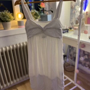 Klänning  - En vitt klänning 