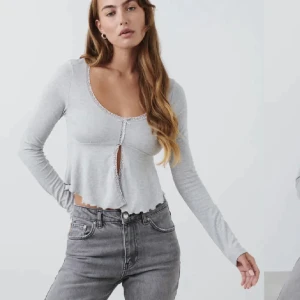 Gina topp - Endast använd 2 gånger, jätte söt topp i storlek M