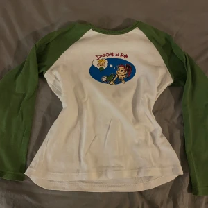 Vintage långärmad tröja 💗 - Snygg långärmad tröja. Bra skick och bara använd fåtal gånger. Säljer för att den kommer inte till använd💗