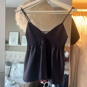 Topp - Kollar intresset på denna topp från Zara i strl M men passar mig som vanligtvis har S💓