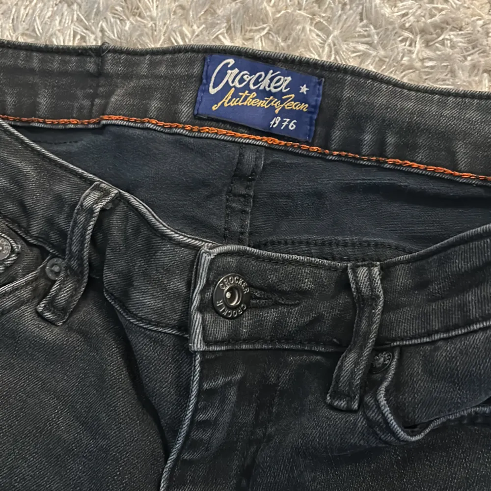 Crocker jeans bra skick inga defekter storlek 28 vilket är typ storlek s/xs. Jeans & Byxor.