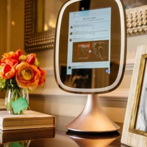 Sminkspegel med skärm - iPad frän Frednology helt ny sminkapegel med högtalare