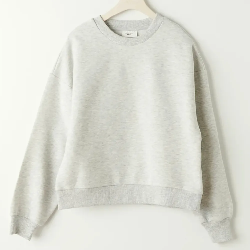 Säljer den här sweatshirten från Gina tricot. Kom privat för fler bilder❤️ jättebra skick. Tröjor & Koftor.