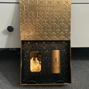 Paco Rabanne One Million - Paco Rabanne parfym (50ml) och deo kit med one million serien.  Aldrig rörd eller använd som man ser på bilderna och även orginalboxen ingår.   Går att mötas upp men också att frakta 