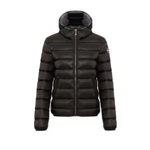 Colmar jacka!! - Säljer denna fina colmar jacka i färgen svart, den är i väldigt fint skick värmer så bra när det är lite kyligare ute. En underbar jacka som jag verkligen har tyckt om. Skriv för egna bilder💕