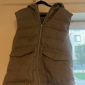 Stenströms väst  - Sparsamt använd, köpt för 2599, storlek L, bra skick, hör av er vid frågor!