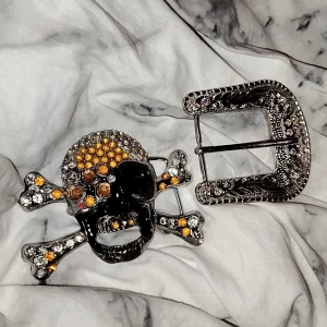 BB belt - 2st bb belt som man sätter fast på ett bälte, knappt använda några diamanter som har ramlat av.  En för 250 eller båda för 400