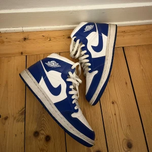 Jordans - Storlek: 41 Märke: Air Jordan  Skick: Använda en del, bra skick Vid köp av mer än en grej får du paketpris eller köp 3 betala för 2 💖🤝🏽