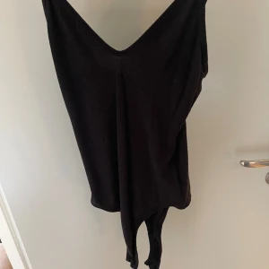 Bodysuit - Svart bodysuit, väl använd men mycket fräsch Stor i storleken Storlek XS