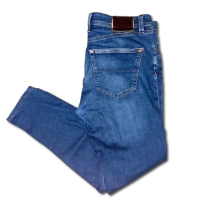 Tramarossa jeans - Tja, säljer nu mina tramarossa jeans eftersom jag behöver pengar. Grymt skick utan några defeketer alls. Skriv vid minsta lilla fundering!