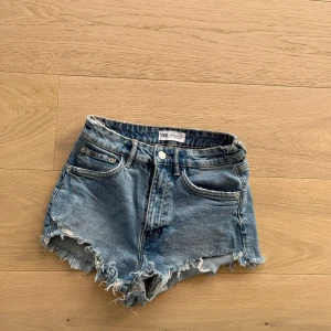 Zara shorts  - Jeans shorts från zara! Bra skick