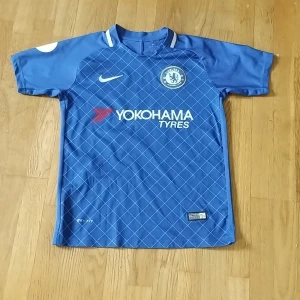 Chelsea t shirt hazard - Äkta Chelsea 2017 jersey nike 8/10 skick säljes pga den inte passar längre  Jag kör meet up om ni bor i Stockholm  Kontakta mig innan ni köper 