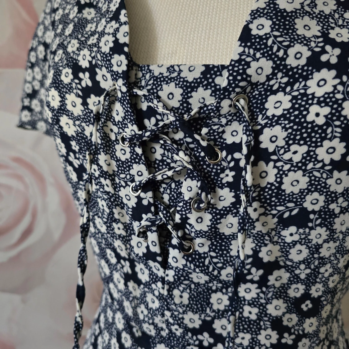 Kort tunn blommig klänning - 92