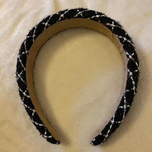 diadem - säljer detta diadem i bra skick som knappt är använt 💓💓