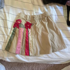 Kjol - Kjol i storlek 122 cm/7år fint skick