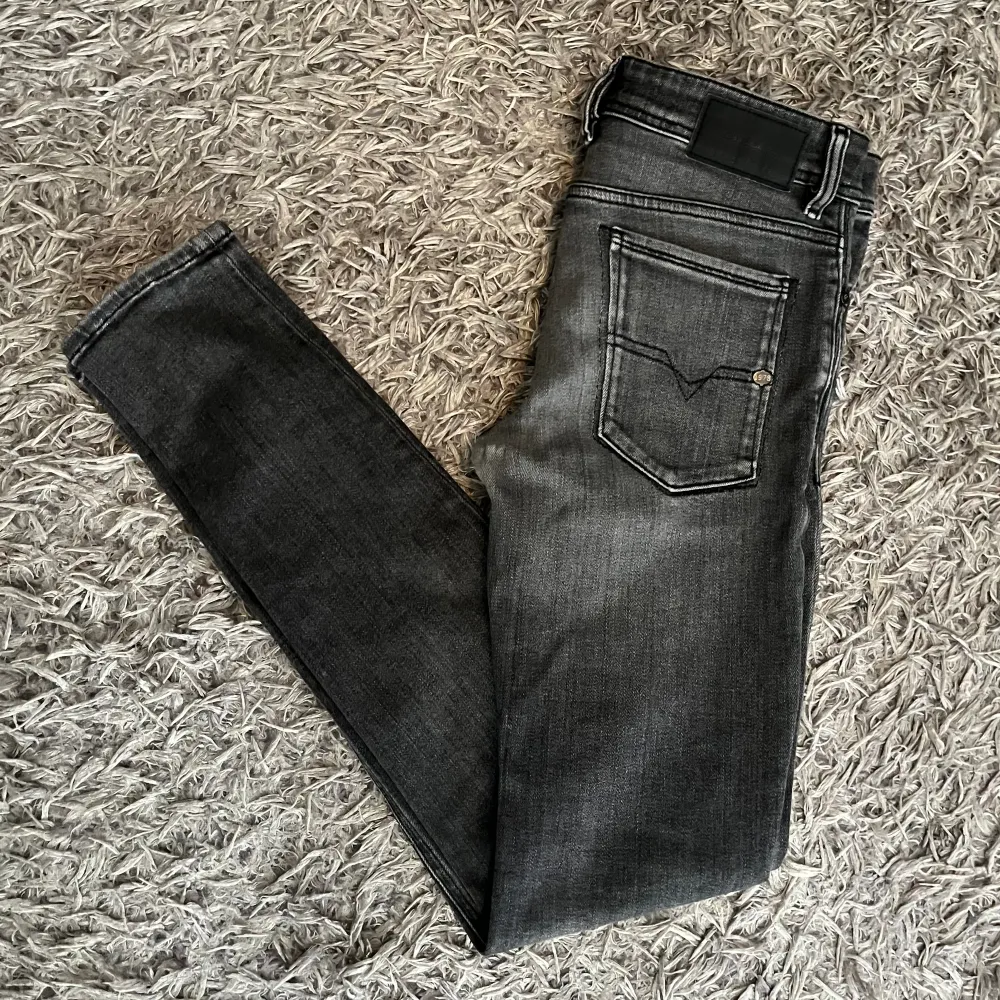 Diesel jeans helt oanvända endast testade. Storlek 30 32. Jeansen är Slim fit. Nypris:1200 Mitt pris 449  . Jeans & Byxor.