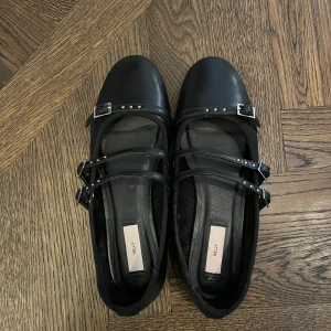 Ballerinaskor - Jättegulliga ballerina skor, använda 1 gång, från Nelly!!!