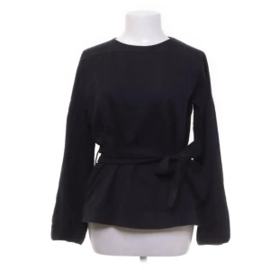 Tjocktröja - Så snygg tjocktröja med band runt midjan!