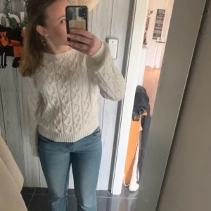 Stickad tröja - Stickad tröja från only, köpt för 329kr på zalando.  Aldrig använd, därav toppskick!!