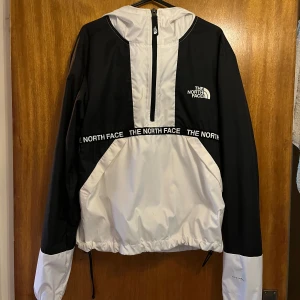 The north face jacka  - Använd endast nån gång, är i bra skick. 