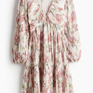 Sommarklänning - Klänning från hm som är använd en gång! Köpt för 330kr