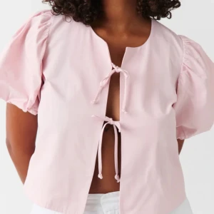 Rosa Knut blus  - Jättefin rosa blus som aldrig använts🩷 Köpte den för en månad sedan ungefär men aldrig använt 🫶🏻