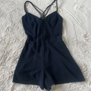 Playsuit - Svart playsuit 