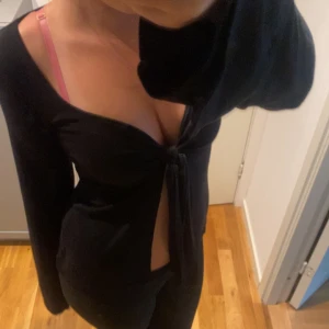 Designbysi tröja - Säljer min designbysi tröja, använd få gånger kommer i bra skick😊