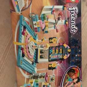 Lego friends gymnastik  - Väldigt bra skick en enda bit saknas och knappt använd! Det är bara att skriva till mig och speciellt pruta på!
