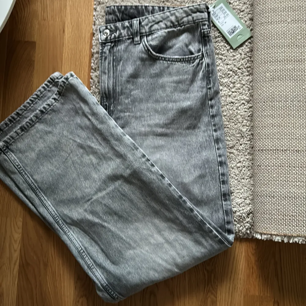 Nya jeans nyinköpta. Nypris 299.  . Jeans & Byxor.