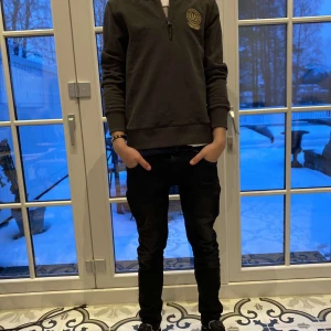 Morris tröja  - Hej säljer min Morris tröja för att jag inte har nytta av den. den är i bra skick och den är använd fåtal gånger. Jag köpte den för 750 mitt pris 250kr Hör av dig vid frågor. MVH ELIAS!