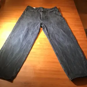 HM-jeans med Loose Fit  Skriv privat för frågor. Pris kan diskuteras.