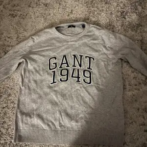 Säljer denna fina tröja ifrån Gant, den är storlek 176 men passar small, tröjan är i bra skick.  Skriv vid minsta fundering!