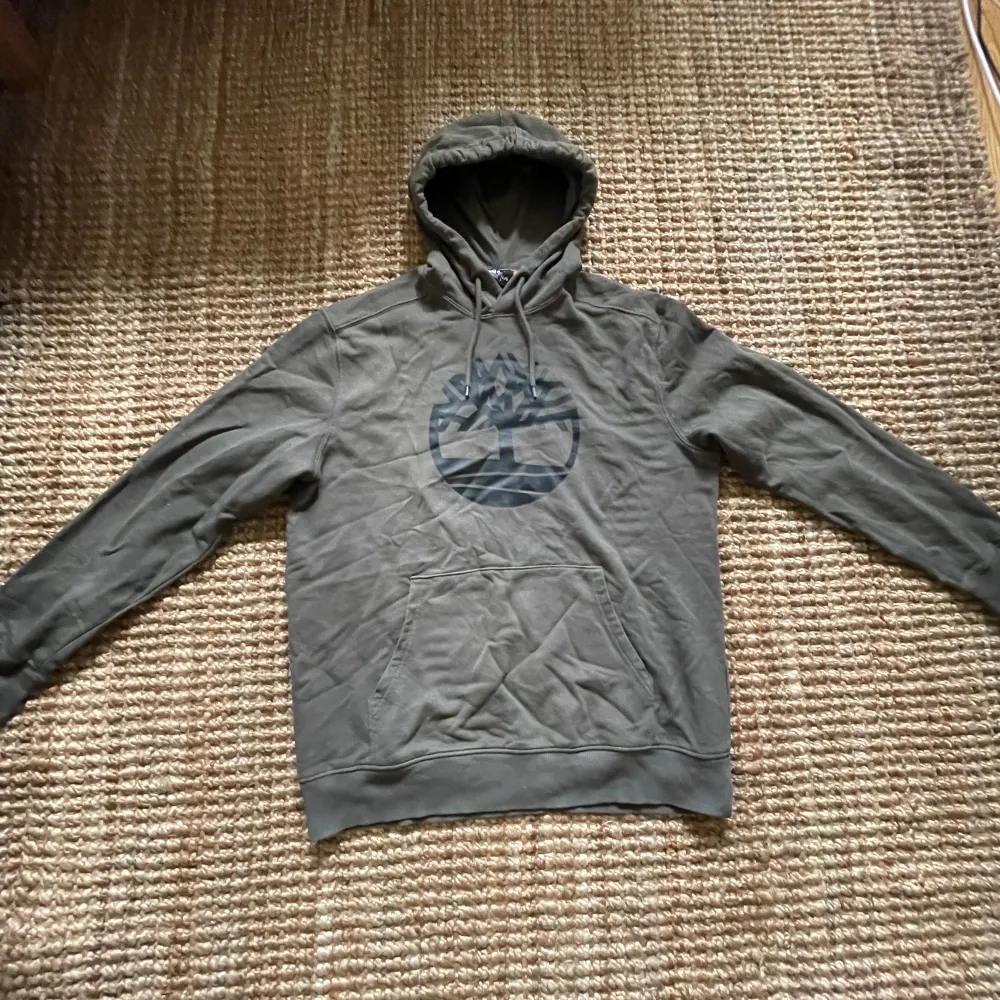 Fet hoodie från timberland. Säljer då den är för liten, inga defekter. Hoodies.