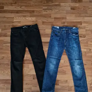 Säljer dess 2 par jeans som har blivit för små för mig. De är båda av storleken 31/32. Väldigt clean och stilrena!  Om ni köper båda : 299:- Om ni köper en : 149:-
