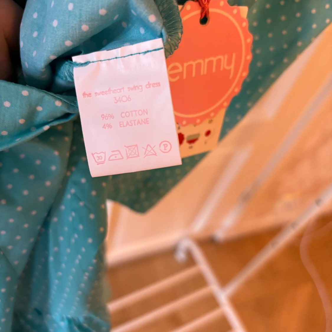 Prickig klänning med skärp, Emmy design  - 92