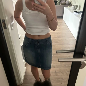 Jeanskjol  - Söt jeanskjol, säljer pga för stor (se bild)🙌