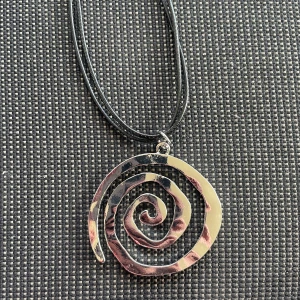 Halsband  - Nytt halsband ca 5 cm stort 