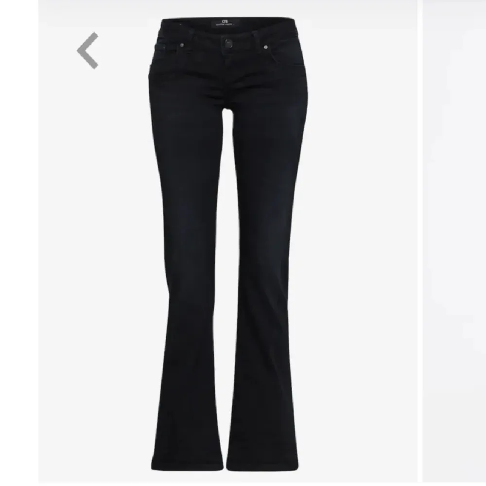 Söker de svarta jeansen från ltb i modellen valerie! 27x32,34. Jeans & Byxor.