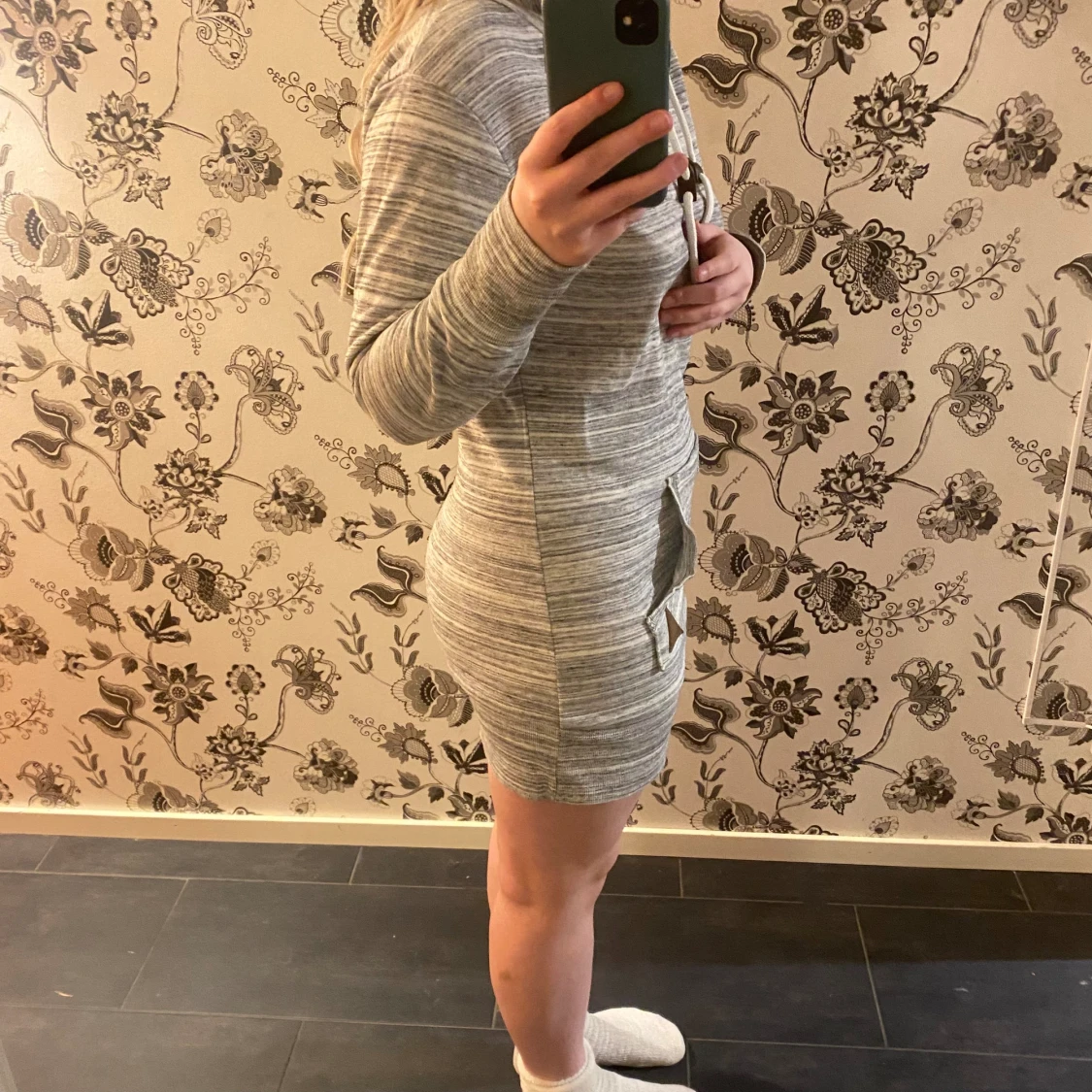 Grå långärmad tröja  - 90