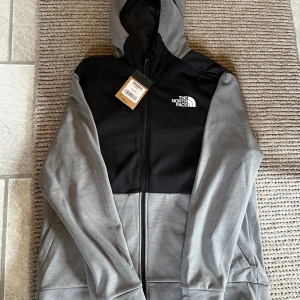 north face jacka - north face jacka aldrig använd säljer den för att den var för stor för mig