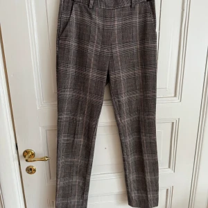 Smala kostymbyxor från HM - Bra beg skick sparsamt använda 