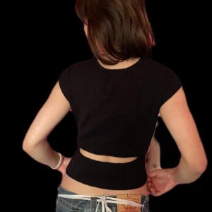 Svart croppad t-shirt - Inga defekter köp nu ❤️❤️❤️ d finns även i vit 