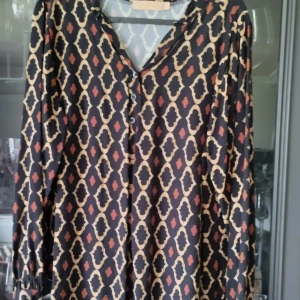 MARTA blus - Skönt blus från MARTA som passar både S/M. Fint skick.